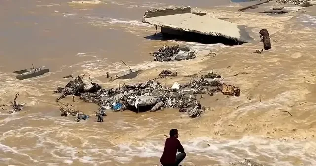 İsrail in sebep olduğu kirli sular denize aktı: Filistinli balıkçıların ağları boş kaldı VİDEO İZLE