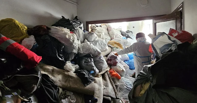 Bursa da çöp ev temizliği: 4 kamyon tahliye edildi