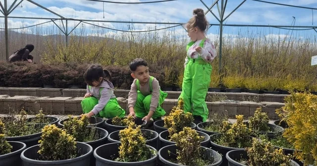 Elazığ da minik öğrenciler fidanlıkta doğayla buluştu Elazığ Haberleri