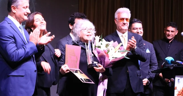 Uluslararası Tiyatro Festivali nde, Yaşam Boyu Başarı Ödülü sahibini buldu Adana Haberleri