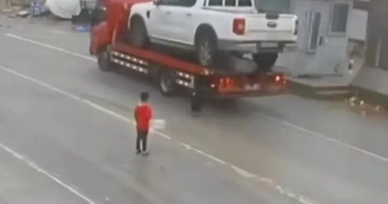 Şırnak’ta yola fırlayan çocuk, sürücünün manevrasıyla ölümden döndü