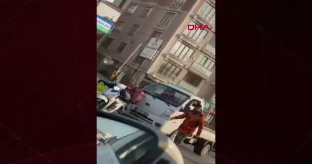 Trafik magandası kaskla dehşet saçtı! O anlar kamerada