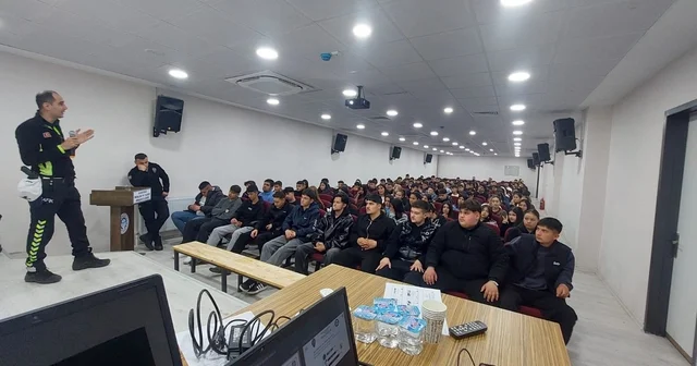Öğrencilere polislik tanıtıldı, güvenlik konuları anlatıldı Aydın Haberleri