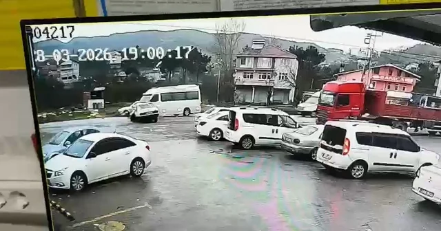 Servis minibüsü ile otomobil çarpıştı: 7 yaralı Zonguldak Haberleri