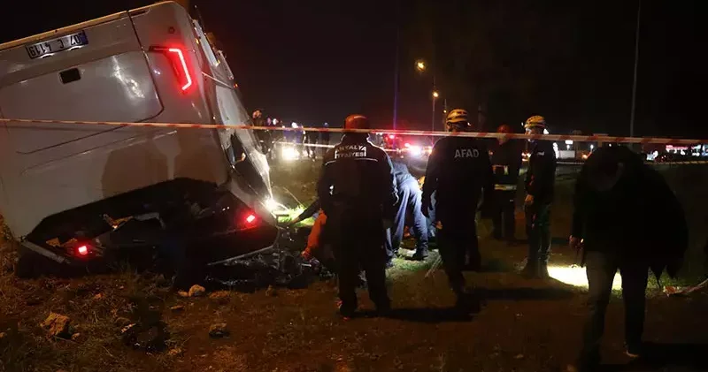 Antalya’da servis midibüsü devrildi: 16 infaz koruma memuru yaralı