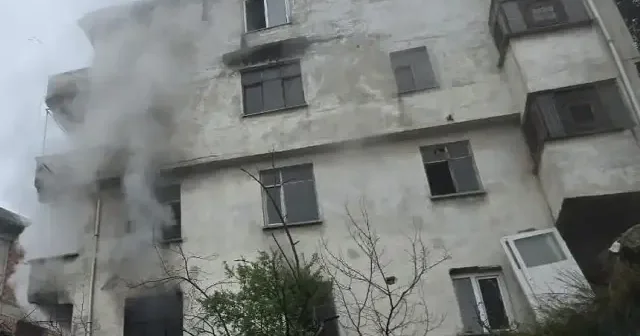 Bursa da metruk binada çıkan yangın söndürüldü VİDEO İZLE