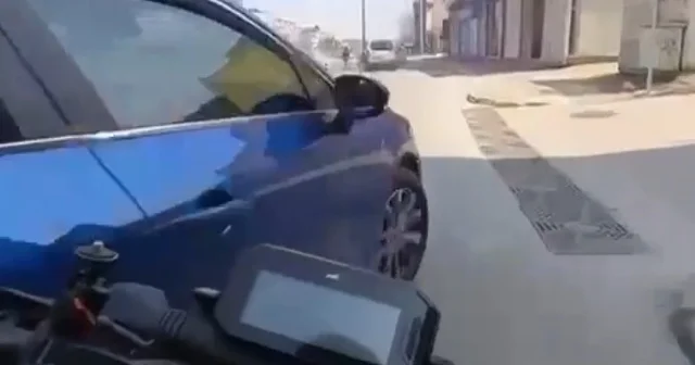 Otomobille çarpışıp elektrik panosuna savrulan motosikletin sürücüsü yaralandı Bursa Haberleri