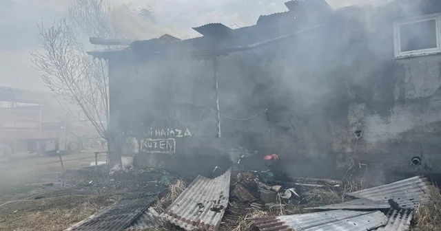 Iğdır da çıkan yangında ev küle döndü Iğdır Haberleri