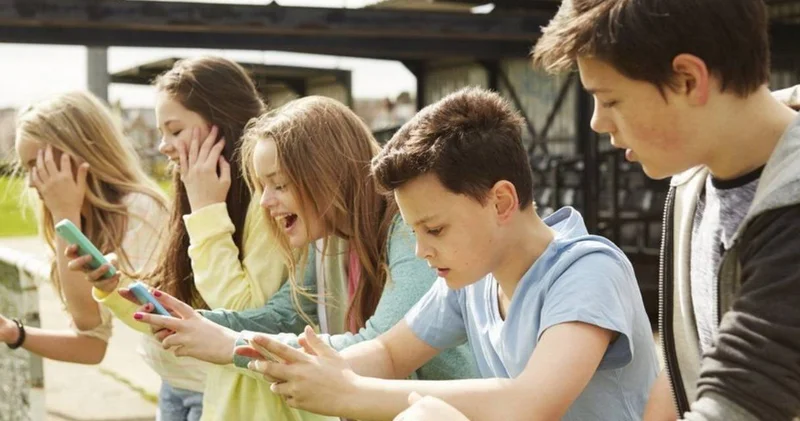 O ülke de yasakladı! 16 yaş altı sosyal medyaya giremeyecek