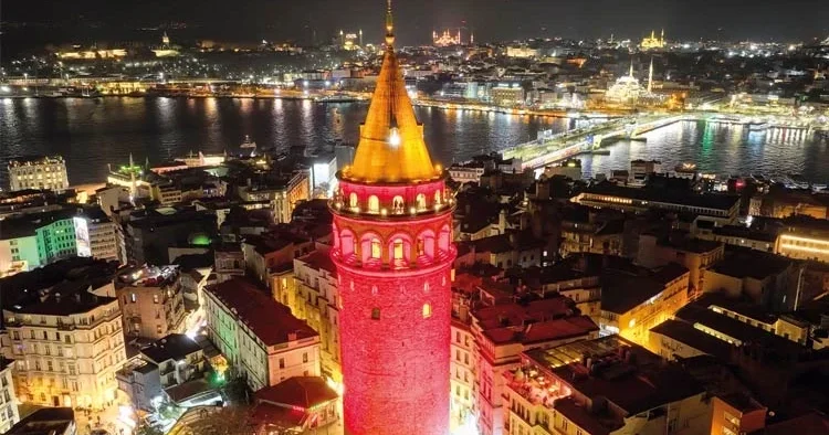 Kan kanserine dikkat çekmek için Galata Kulesi’yle ‘Kırmızı alarm’