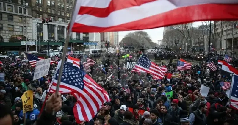 ABD “Kral Yok” diyor! Trump’ın İran’a saldırılarına 50 eyalette tepkiler çığ gibi büyüdü!