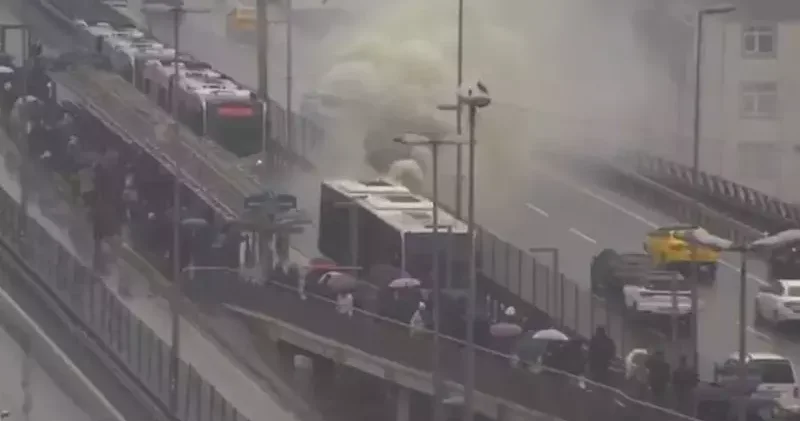 Şişli de metrobüste yangın