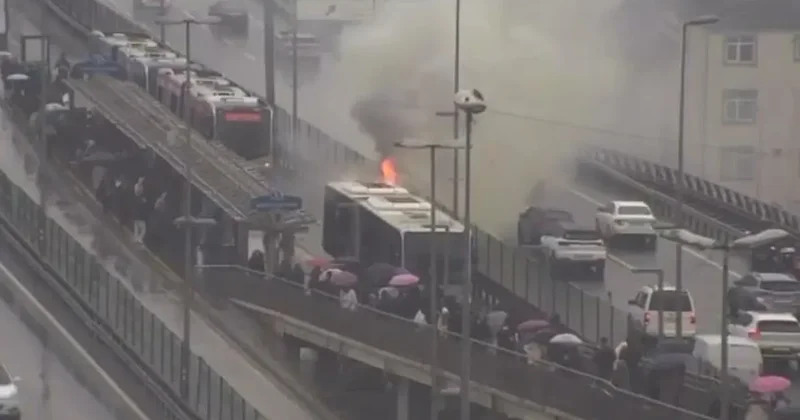 SON DAKİKA... İstanbul Şişli de metrobüs yangını: Ekipler müdahale ediyor