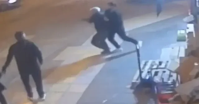 Çorum da sürücünün yayayı darbetmesi güvenlik kamerasında VİDEO İZLE