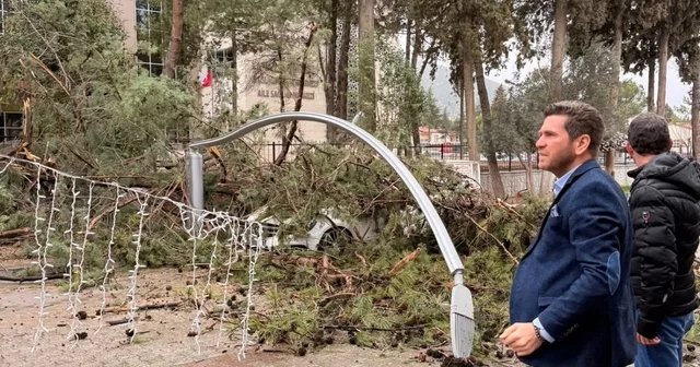 Fırtına Tavas ta hayatı felç etti Denizli Haberleri