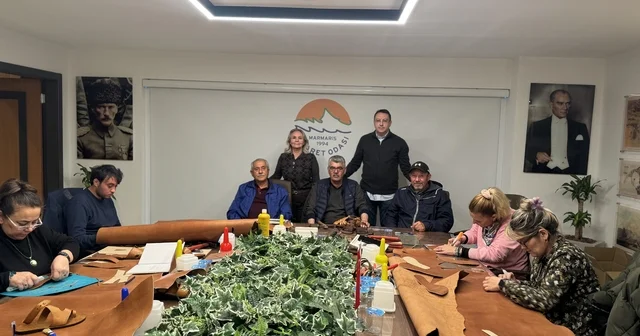 Marmaris in köklü zanaatı yeniden hayat buluyor Sandalet ustalığı eğitimi başladı Muğla Haberleri