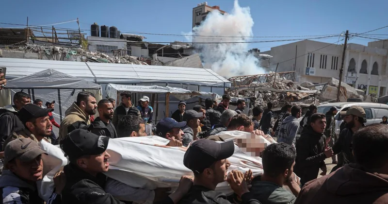 Ateşkesi ihlal eden katil İsrail in Gazze deki saldırılarında 3 Filistinli hayatını kaybetti