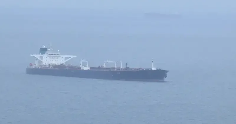 Karadeniz de saldırıya uğrayan petrol tankeri Türkeli Demirleme Sahası na çekildi