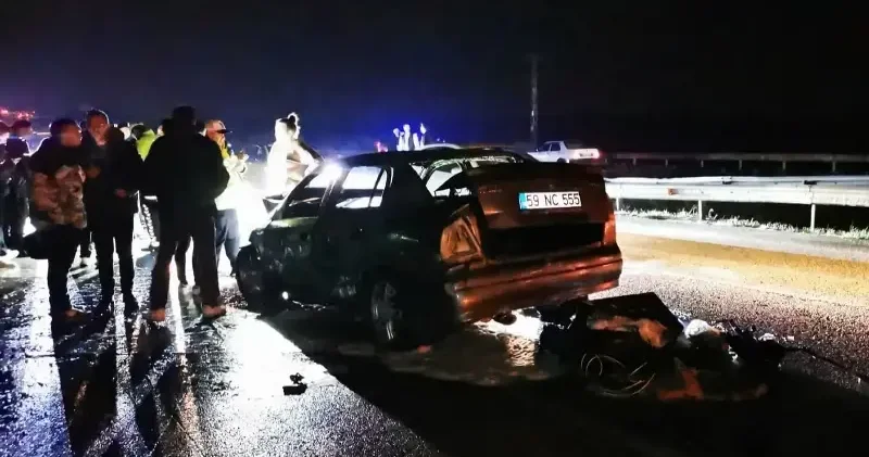 Dört otomobilin karıştığı zincirleme kaza: Araç alev aldı iki yaralı Kırklareli Haberleri