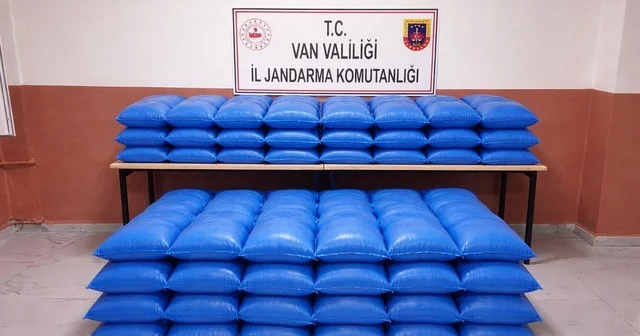 Van da gümrük kaçağı gıda ve eşya ele geçildi Van Haberleri