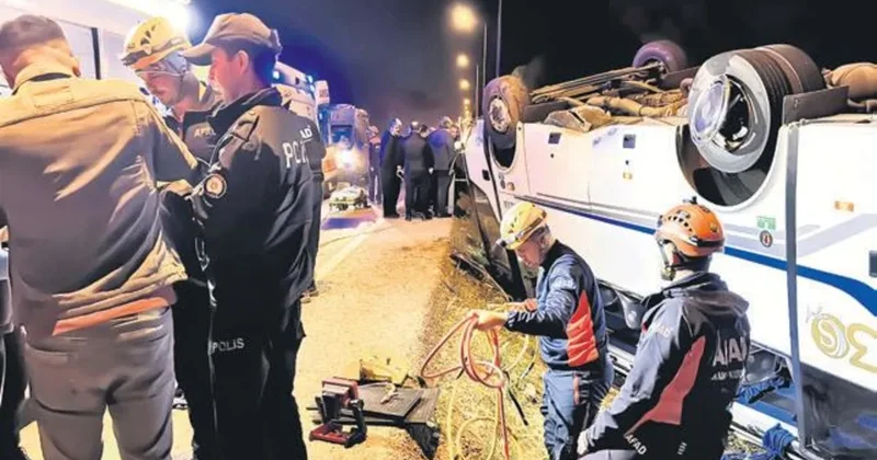 Cezaevi nakil araçları kaza yaptı: 33 yaralı