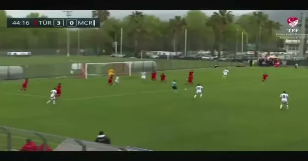 Süper Lig ekibinin 18 yaşındaki kalecisinin milli maçta yaptığı kurtarışlar gündem oldu