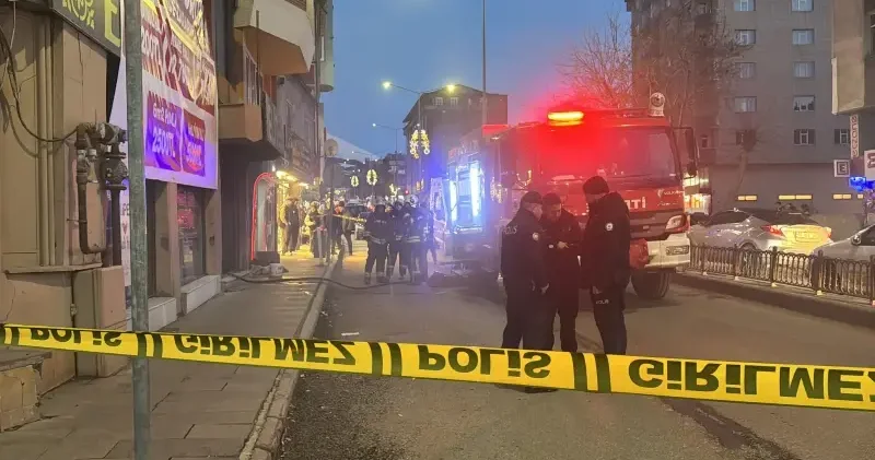 Erzurum da halı mağazasında çıkan yangın kontrol altına alındı Gündem Haberleri