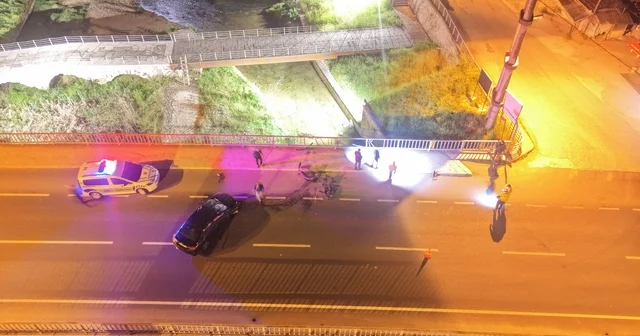 Köprü korkuluklarına çarpan otomobil hurdaya döndü: 3 yaralı Düzce Haberleri