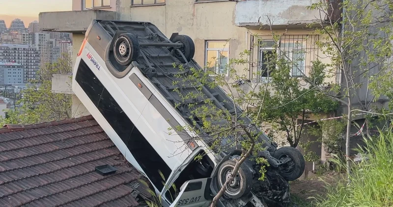 Akıl almaz kaza! Okul servisi uçtu: 1 yaralı Son dakika haberleri