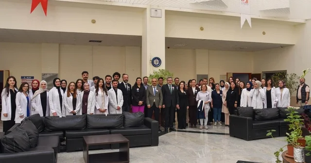 BŞEÜ de Beyaz Önlük Giyme Töreni coşkuyla gerçekleşti Bilecik Haberleri