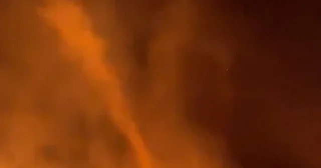 Alevler göğe yükseldi: İspanya’da yangında nadir görülen ‘alev hortumu’ oluştu VİDEO İZLE