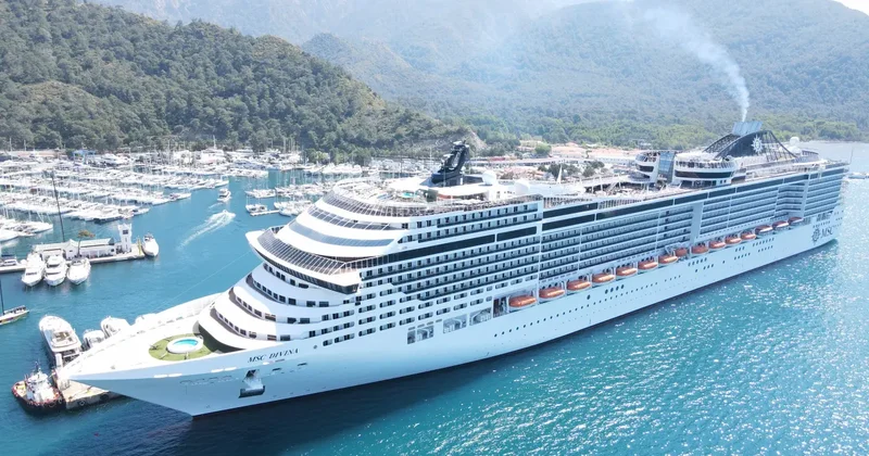 Ege limanlarında turist yoğunluğu: 8 bini aynı anda karaya çıktı!