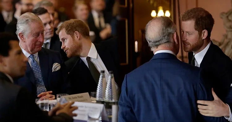 Küs olduğu kral babası ayağına kadar geldi… Sürgün prense yine af yok! Kapılar bir kez daha yüzüne kapandı