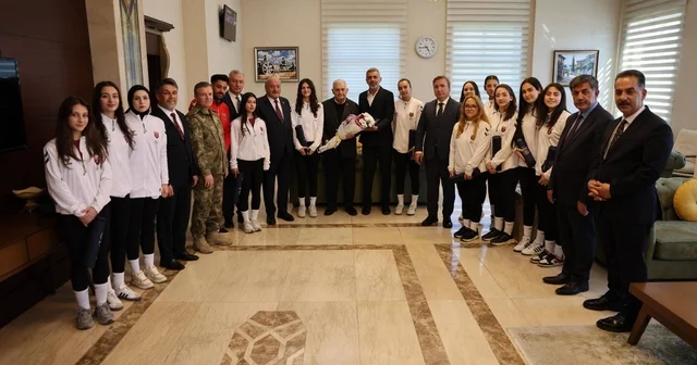 Yıldırım dan Türkiye Şampiyonası na katılacak voleybolculara tebrik Erzincan Haberleri