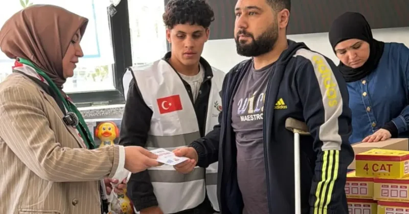 AK Partili Rukiye Toy’dan Kahire’de Filistinli ailelere kardeşlik eli