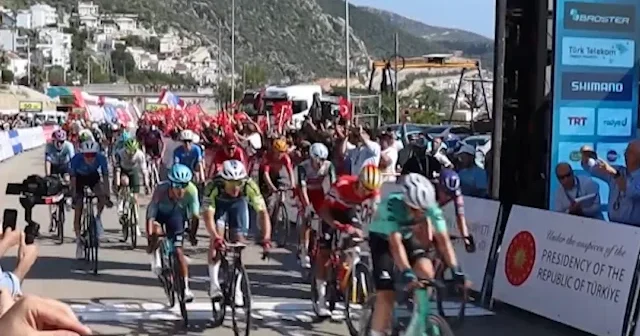 Cumhurbaşkanlığı Bisiklet turu heyecanı Antalya da devam ediyor VİDEO İZLE