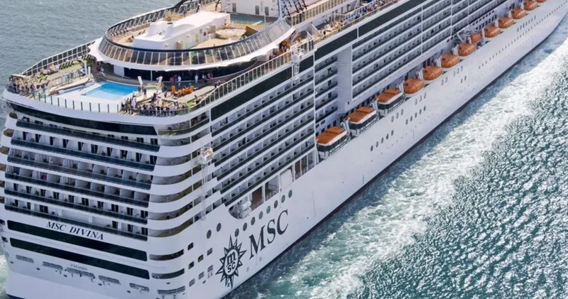 Marmaris e dev kruvaziyerle binlerce turist geldi