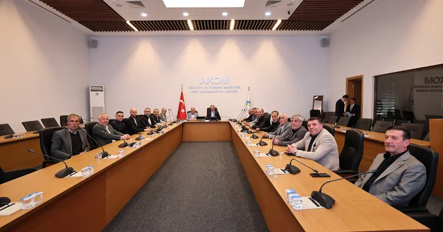 Sakarya Büyükşehir Belediye Başkanı Alemdar, muhtarlarla bir araya geldi Sakarya Haberleri
