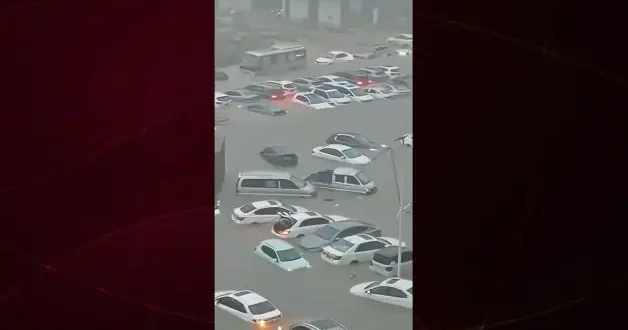 Çin de tüm şehir sele teslim oldu