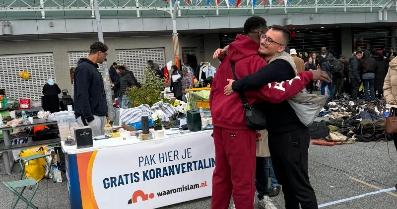 Kralın Doğum Gününde Waaromislam ın Tebliğ Çalışması: 20 Kişi İslam ı Seçti Son Dakika Haberleri