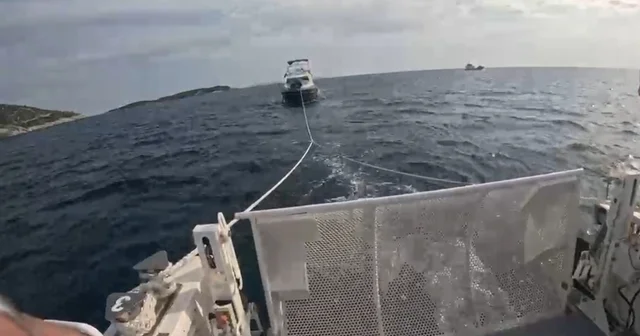 Motor arızasıyla sürüklenen teknedeki iki kişi kurtarıldı Aydın Haberleri