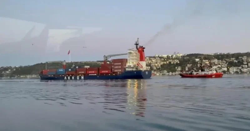İstanbul Boğazı nda karaya oturan konteyner gemisi kurtarıldı