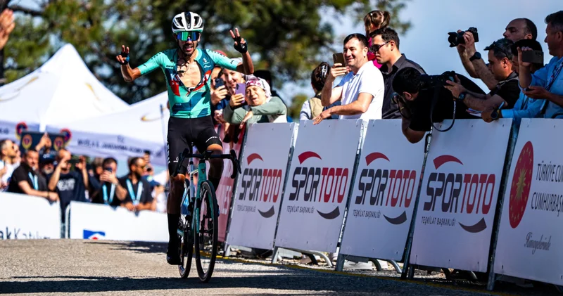 TUR 2026 nın üçüncü etabını Ivan Ramiro Sosa kazandı!