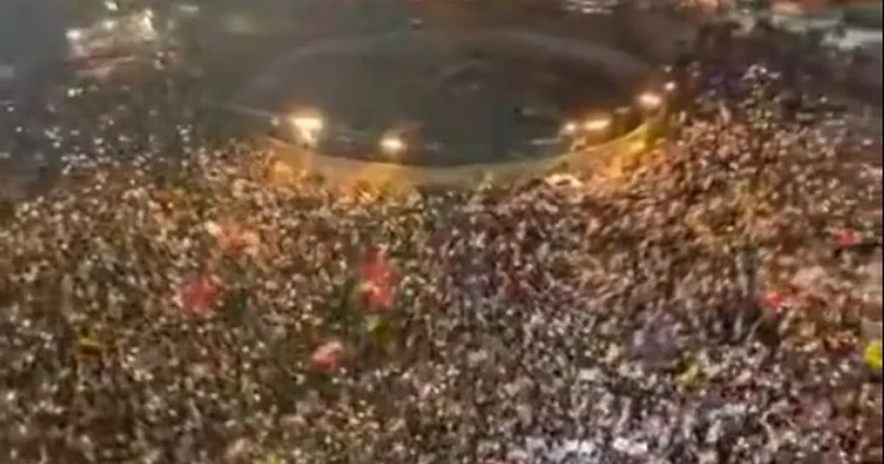 İran ın başkenti Tahran da bugüne kadar ki en büyük gösteri