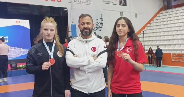 Erzincanlı güreşçilerden Türkiye Şampiyonası nda çifte başarı Erzincan Haberleri