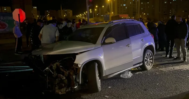 Kayseri de feci kaza: 3 ü ağır 4 yaralı