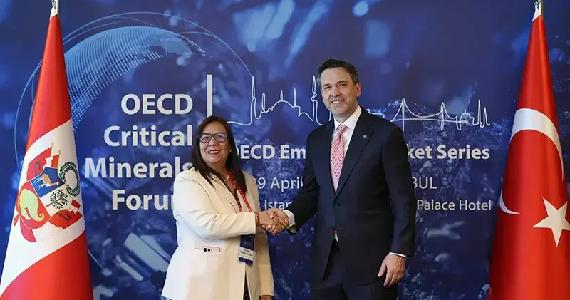 Bakan Bayraktar, Peru Çevre Bakanı Castillo ile bir araya geldi