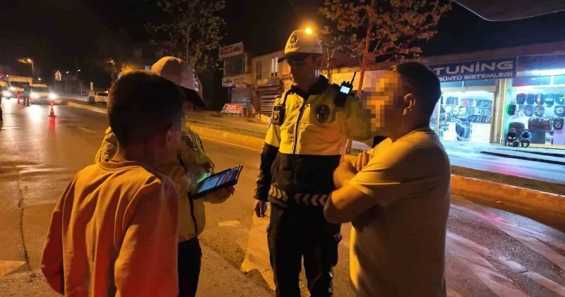 13 yaşındaki çocuğa direksiyonu verdi: Savunması pes dedirtti Gündem Haberleri