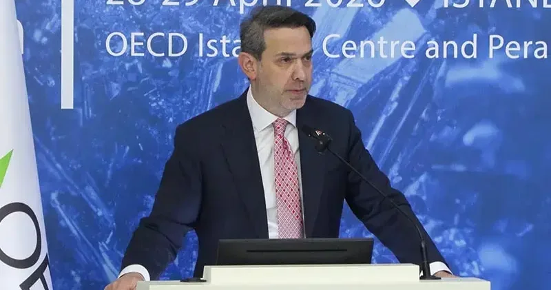 Bakan Bayraktar: 2035 yılına kadar rüzgar ve güneş enerjisi kapasitemizi 120 GW a çıkarmayı hedefliyoruz