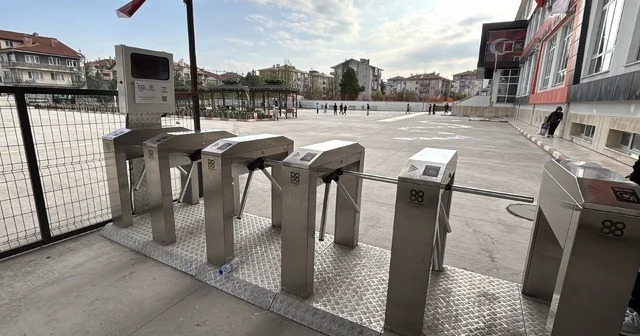 Bolu da ilkokulda kartlı turnike sistemi beğeni topluyor Bu sistemle velilerin içi artık çok rahat Bolu Haberleri